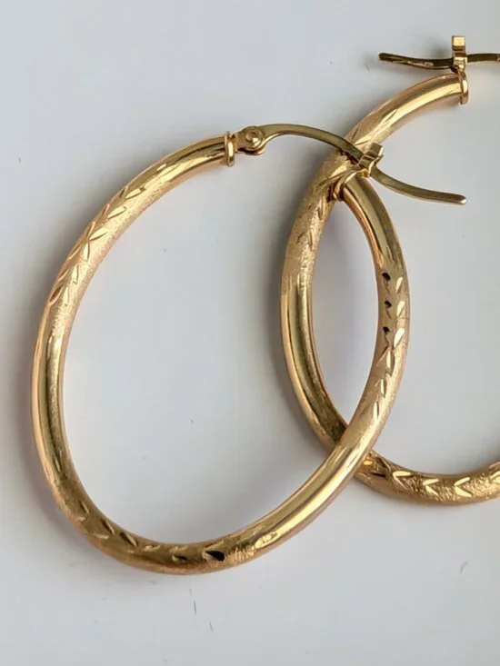 14K Yellow Gold Oval Hoop Earrings Diamond Cut Classic Medium Leightweight - Picture 7 of 10